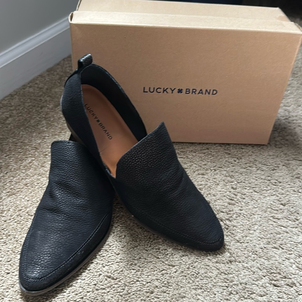 Low heel shoe
